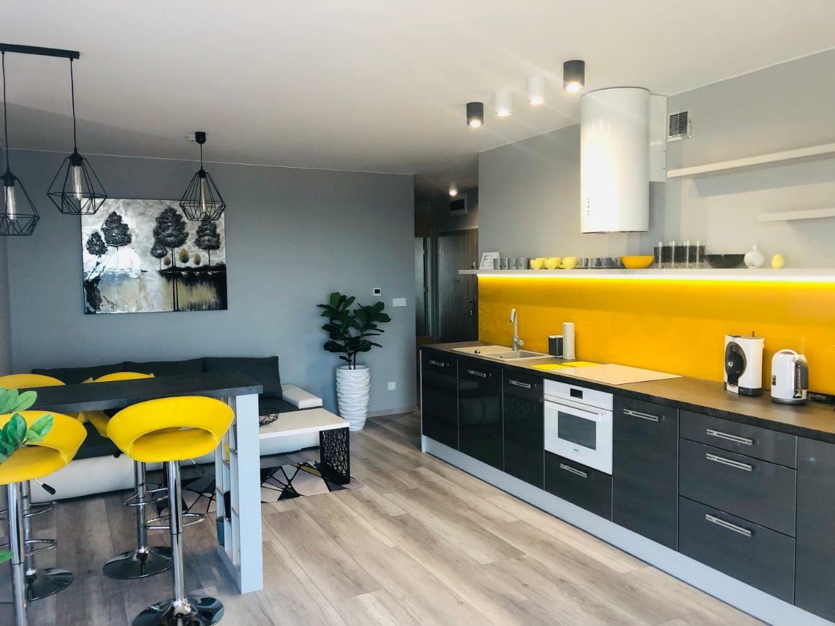 Apartament Elegance Yellow Rewal Exterior photo