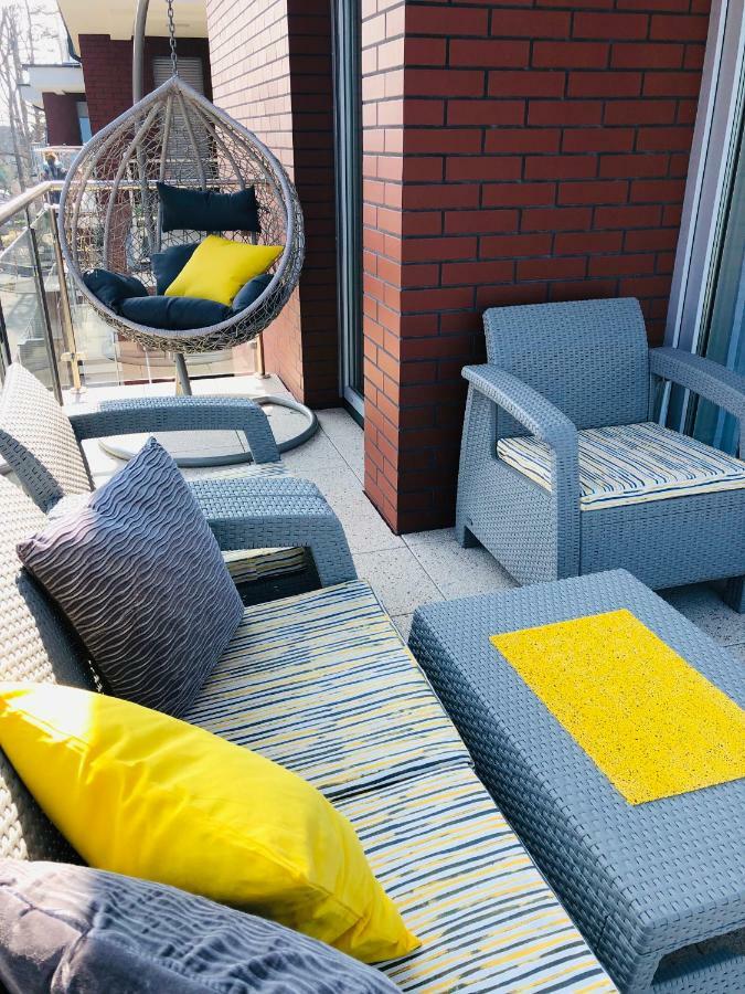 Apartament Elegance Yellow Rewal Exterior photo