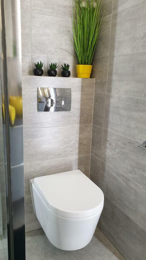 Apartament Elegance Yellow Rewal Exterior photo